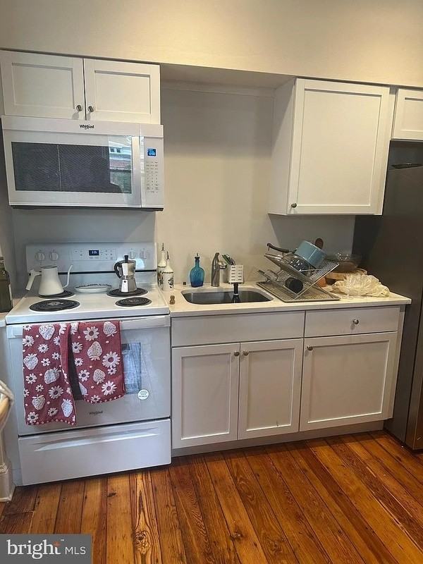 209 W 18th St - Photo 4 of 12