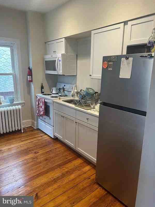 209 W 18th St - Photo 5 of 12