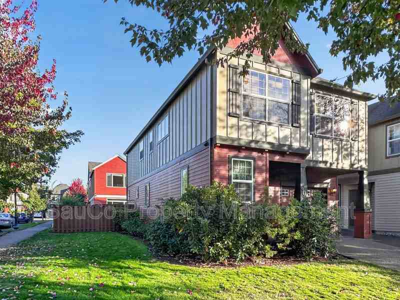 902 Se Portlandia Ave - Photo 2 of 25