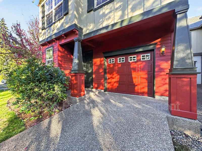 902 Se Portlandia Ave - Photo 3 of 25