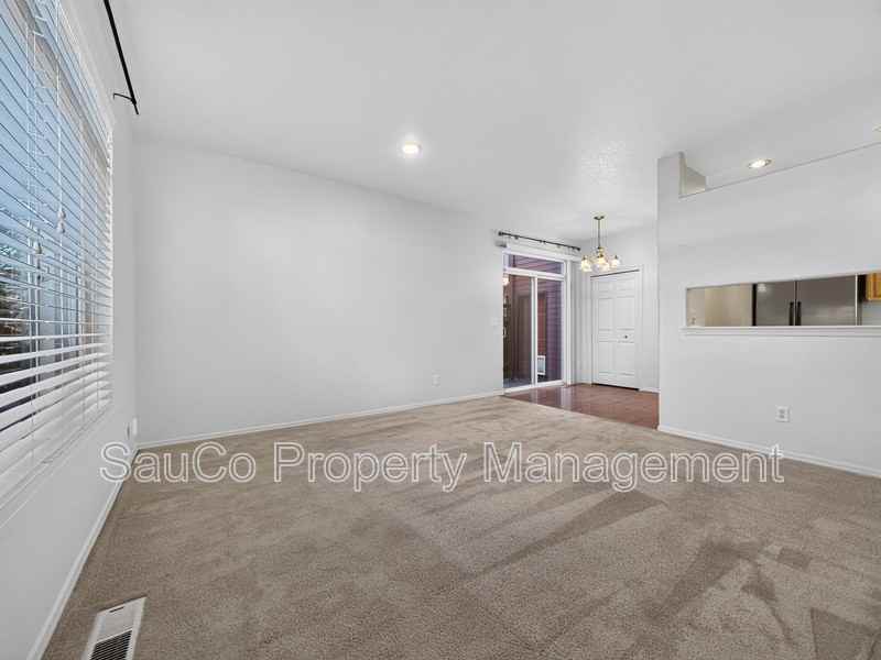 902 Se Portlandia Ave - Photo 6 of 25