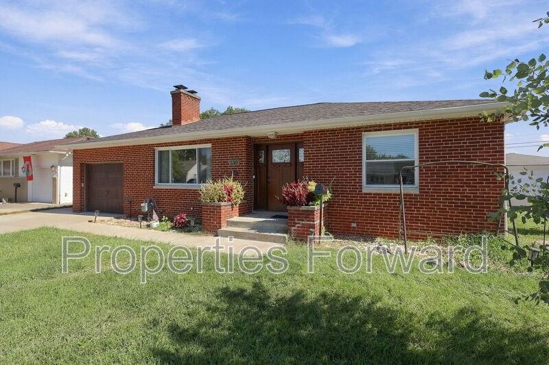 330 Topsfield Rd - Photo 4 of 32
