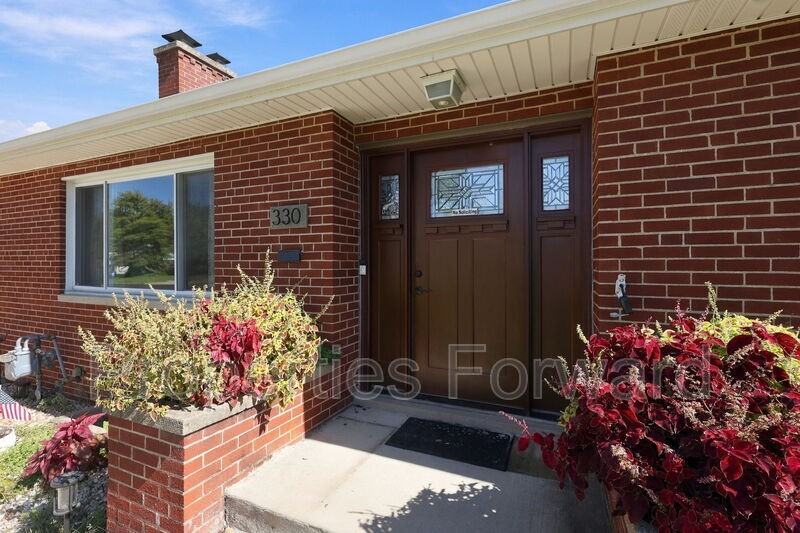 330 Topsfield Rd - Photo 6 of 32