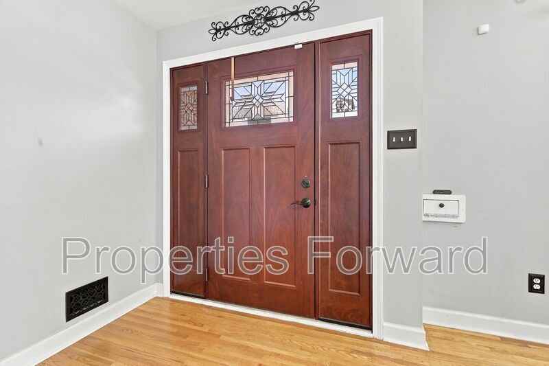 330 Topsfield Rd - Photo 7 of 32