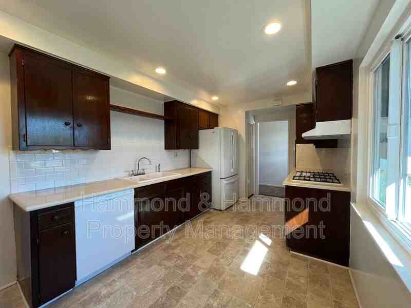 7859 Hanna Ave - Photo 6 of 31