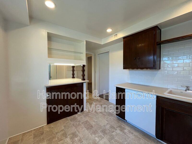 7859 Hanna Ave - Photo 7 of 31