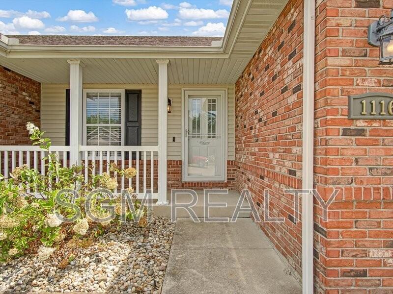 1116 Maplewood Ln - Photo 3 of 25