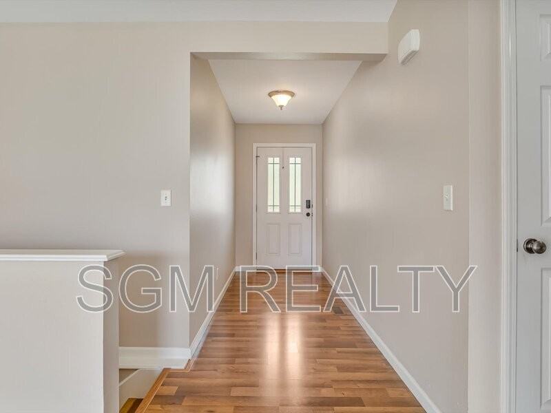 1116 Maplewood Ln - Photo 4 of 25