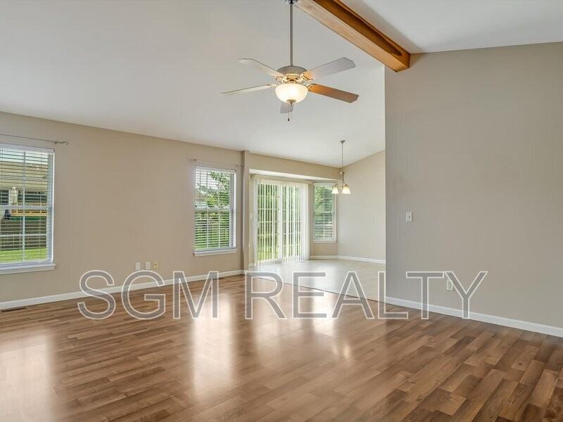 1116 Maplewood Ln - Photo 5 of 25