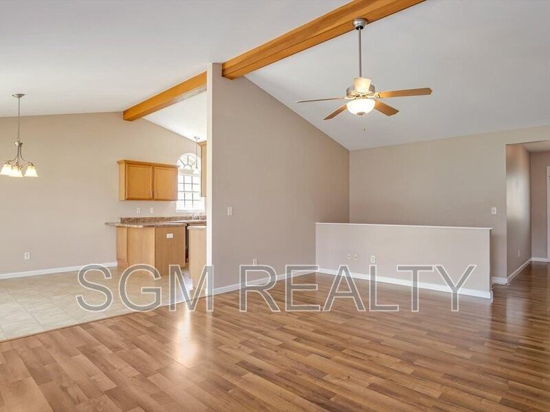 1116 Maplewood Ln - Photo 6 of 25