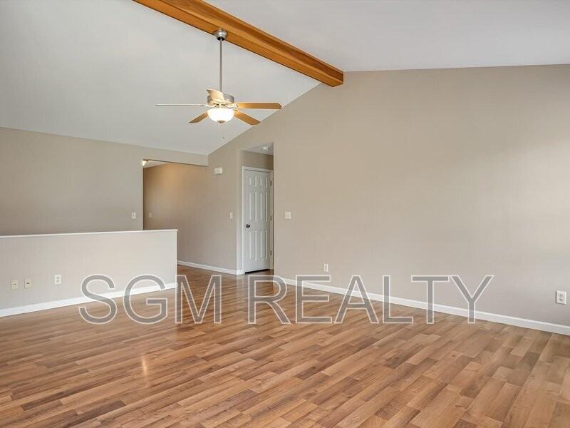 1116 Maplewood Ln - Photo 7 of 25