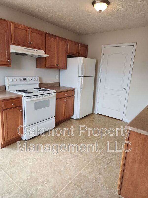1085 Rulnick St - Photo 4 of 12
