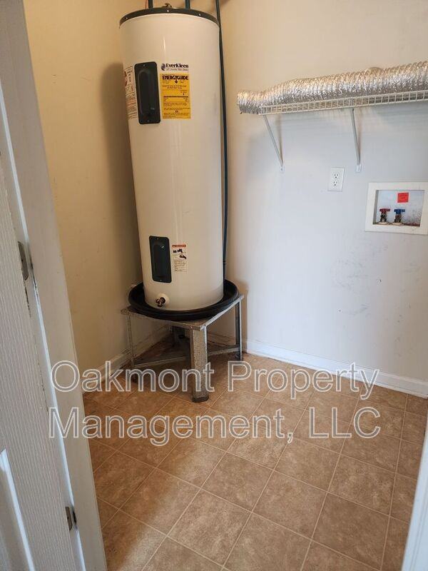 1085 Rulnick St - Photo 6 of 12