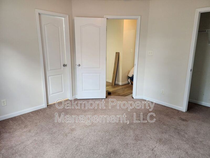 1085 Rulnick St - Photo 7 of 12