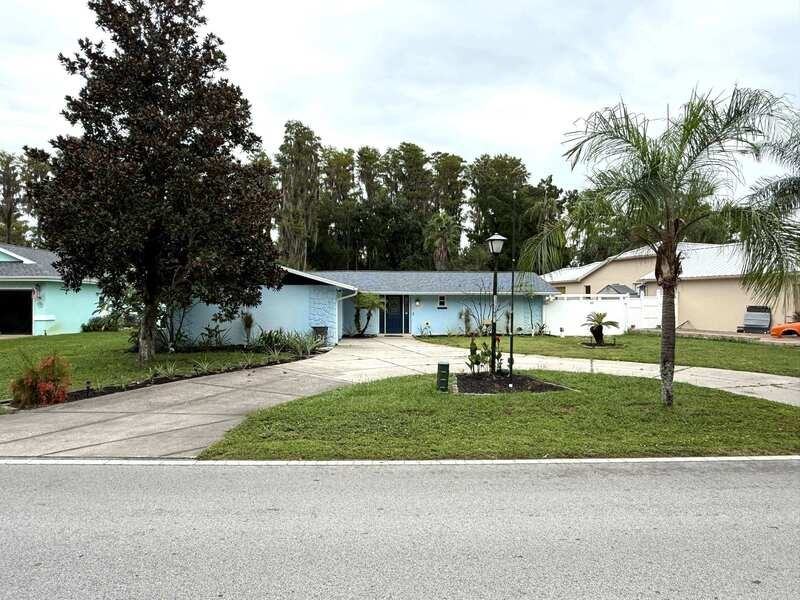 12131 Lacey Dr - Photo 2 of 50