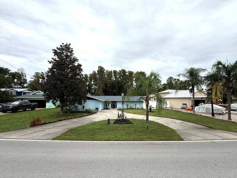 12131 Lacey Dr - Photo 4 of 50