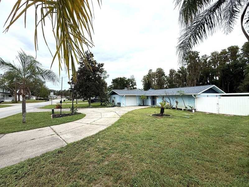 12131 Lacey Dr - Photo 5 of 50