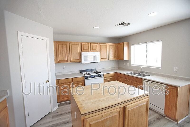12413 W Willow Ave - Photo 7 of 20