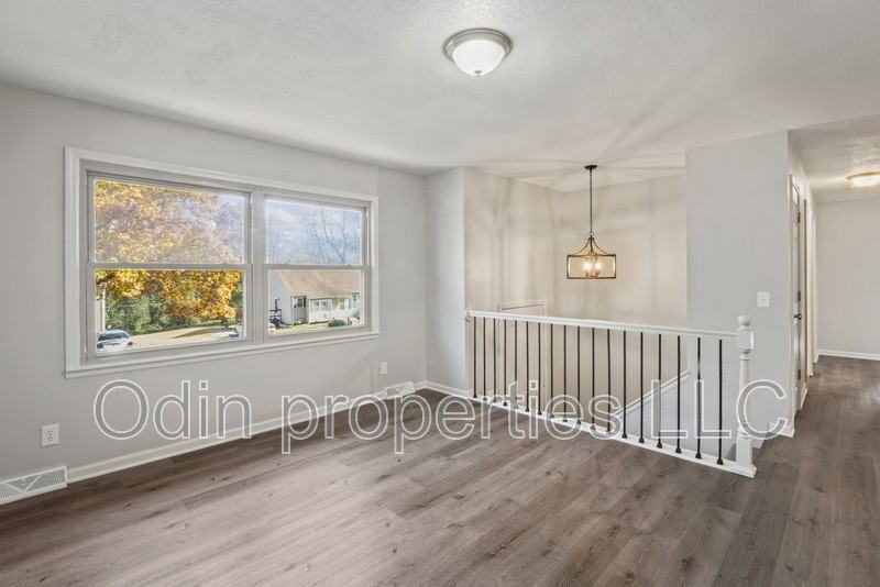 727 Acorn St - Photo 6 of 31