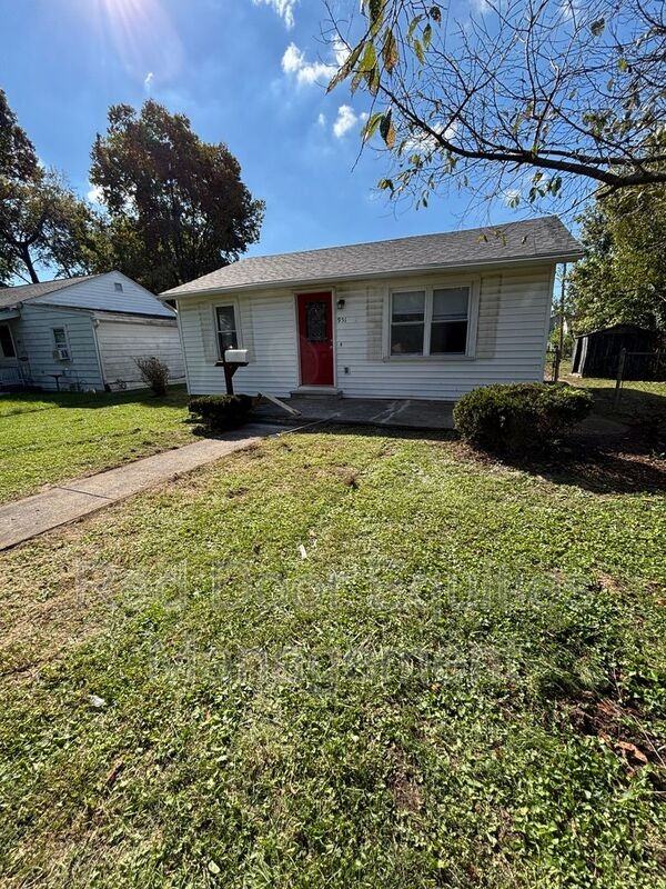951 Goodwin Ave - Photo 2 of 13