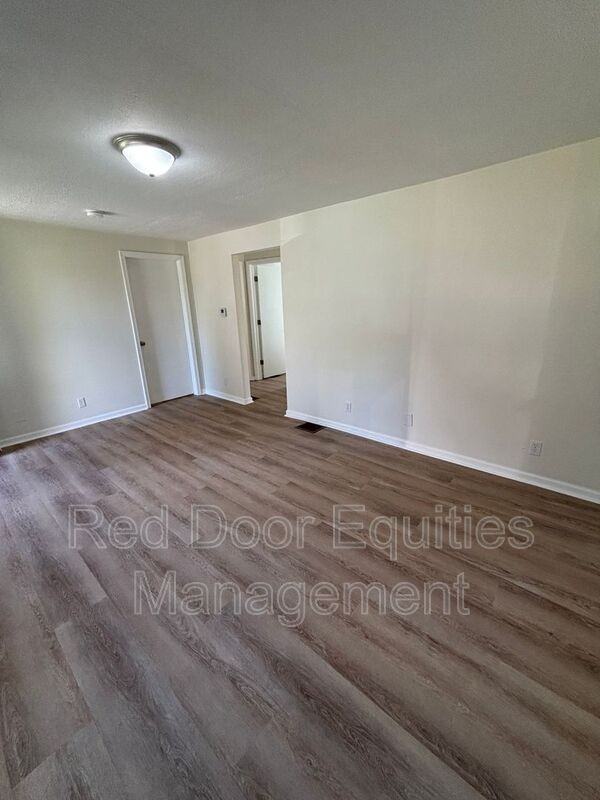 951 Goodwin Ave - Photo 6 of 13