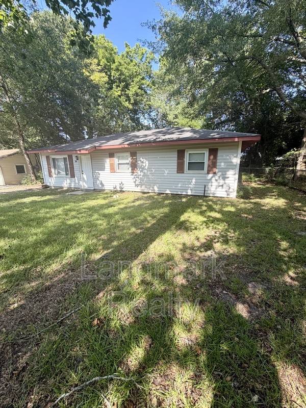 814 Crestwood Ter - Photo 3 of 35