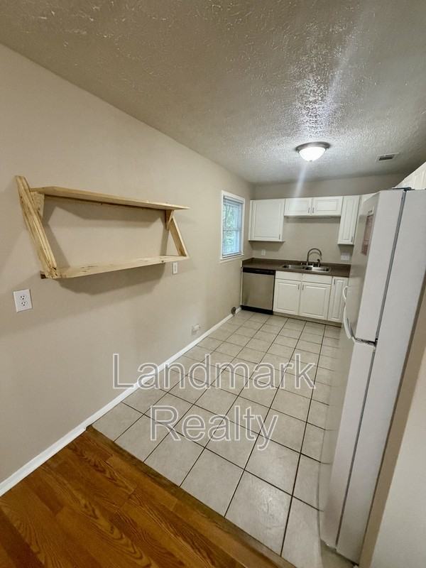814 Crestwood Ter - Photo 5 of 35
