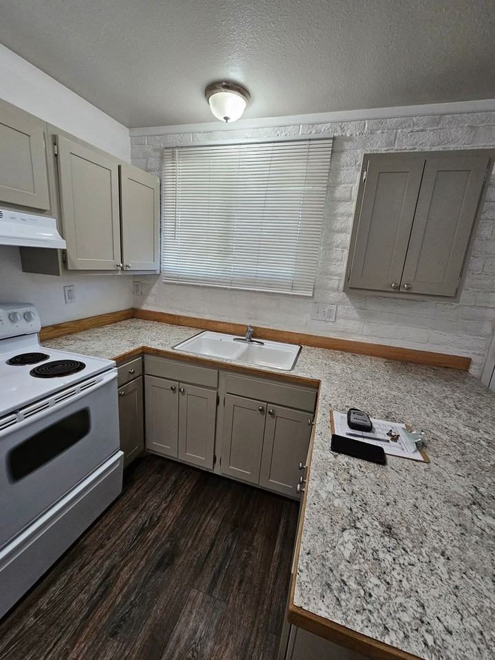 761 W 600 S - Photo 5 of 19