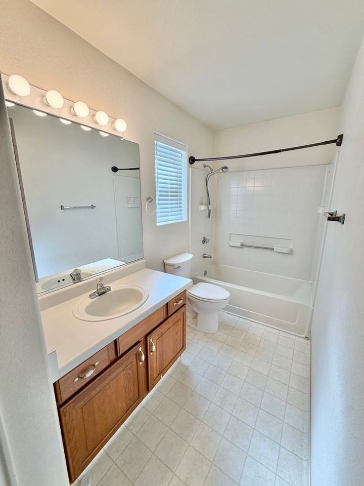 1141 W 360 N #4 - Photo 7 of 20