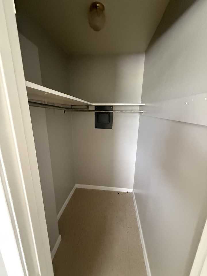 1012 Wells Circle - Photo 5 of 8