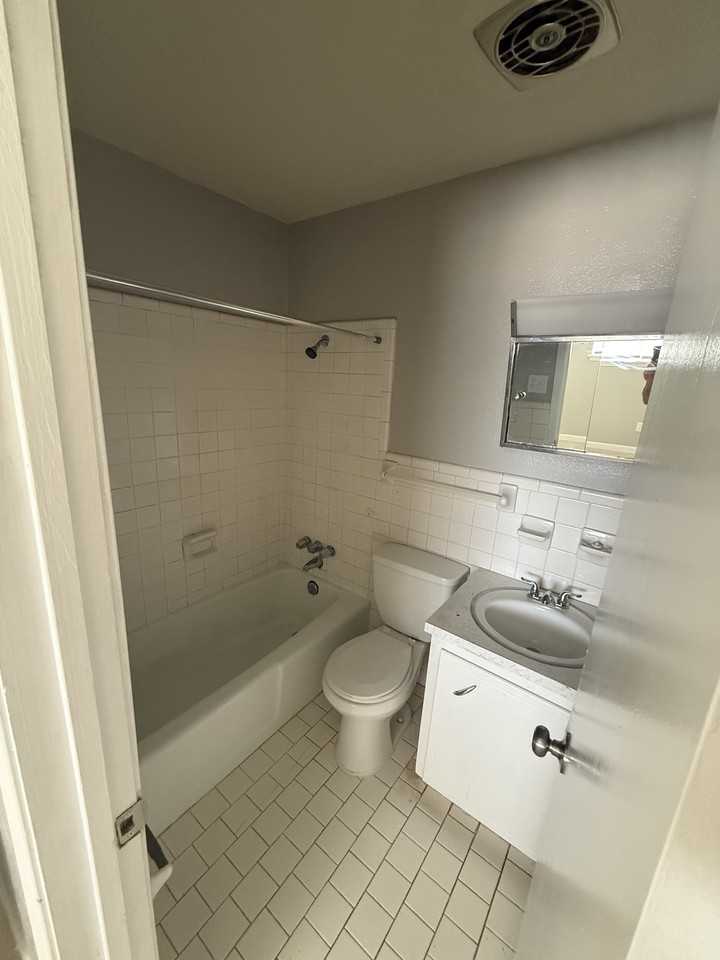 1012 Wells Circle - Photo 6 of 8