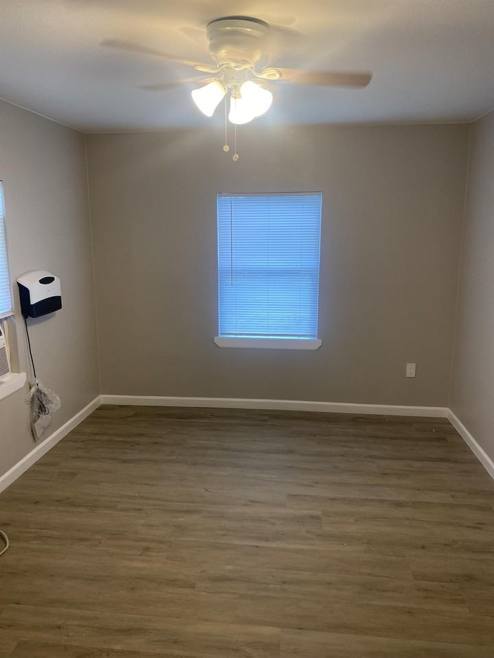 201 West Green Avenue - Photo 2 of 12