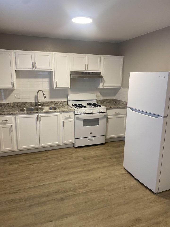 201 West Green Avenue - Photo 3 of 12
