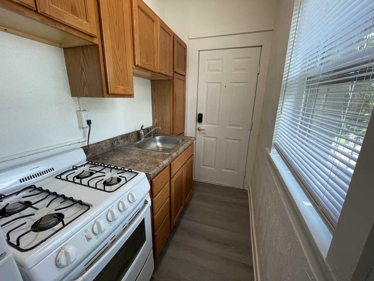 1621 9th Street #8 - Photo 3 of 11