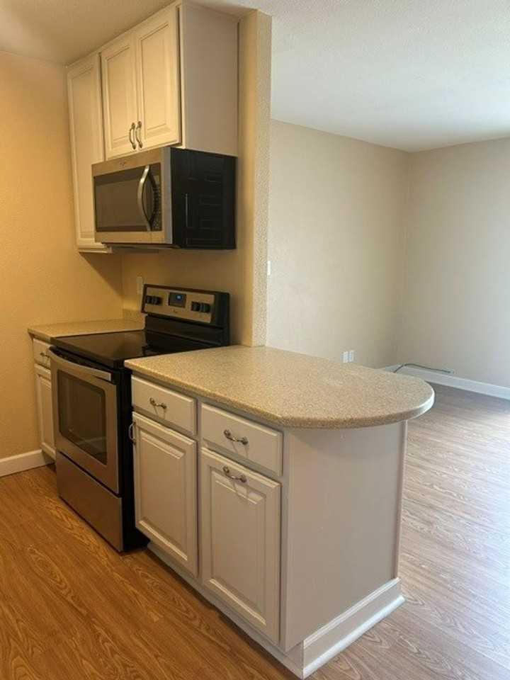 Somers Apartments - Photo 4 of 24