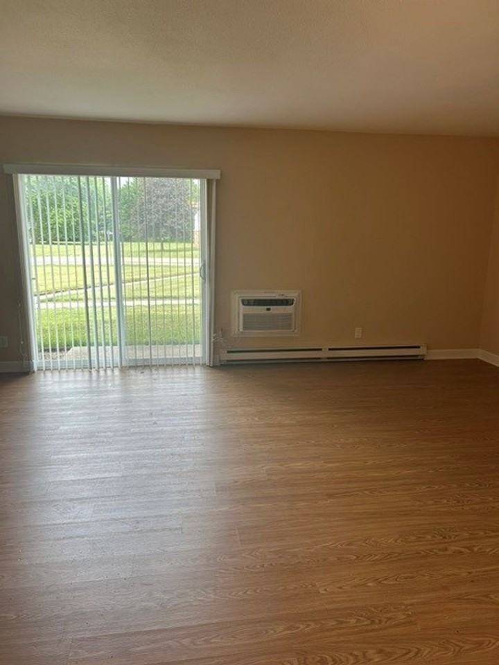 Somers Apartments - Photo 5 of 24