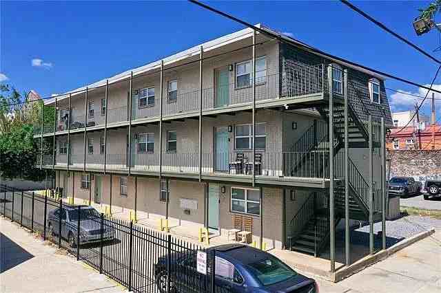 1417 Annunciation Street - Photo 2 of 9