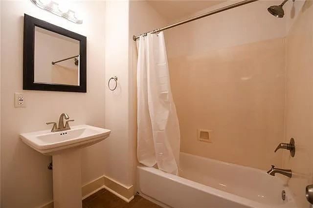 1417 Annunciation Street - Photo 4 of 9