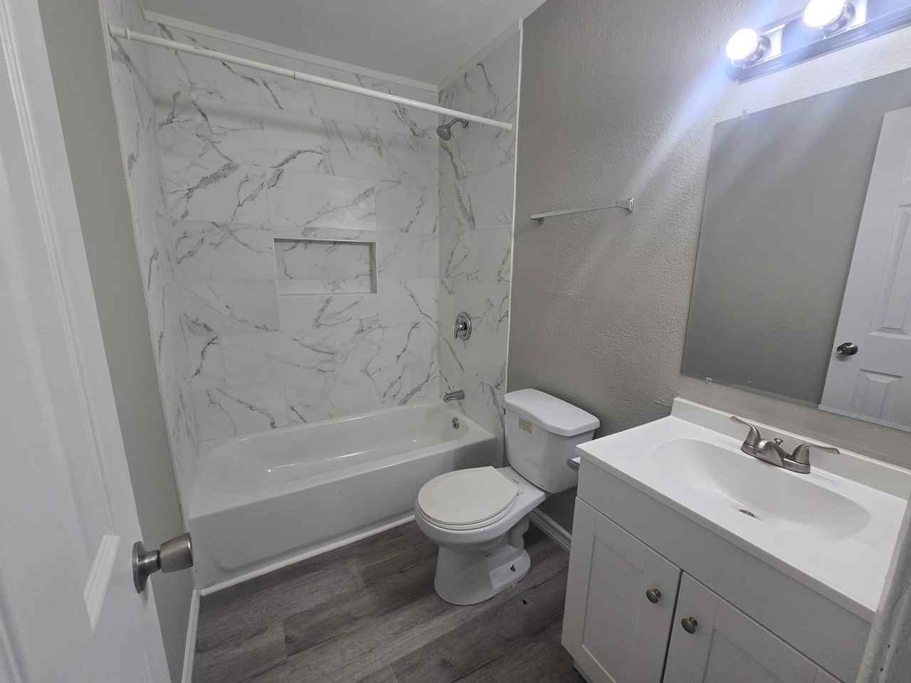 911 Avenue K - Photo 6 of 9