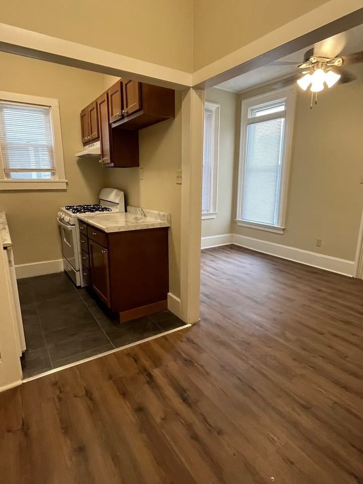 928 S 2nd Street - Photo 3 of 11