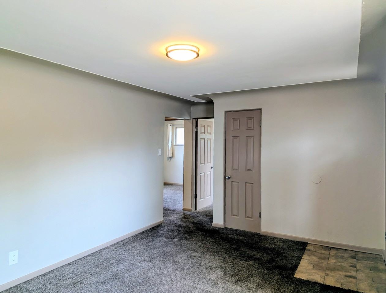 1005 Newton St - Photo 7 of 33