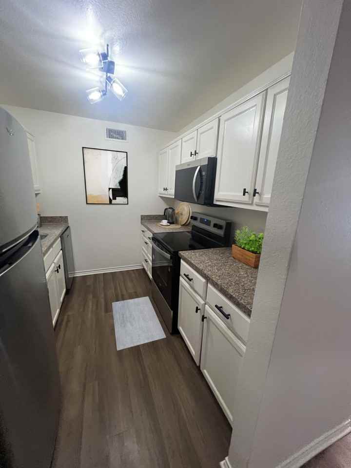 4639 Williams Road - Photo 7 of 50