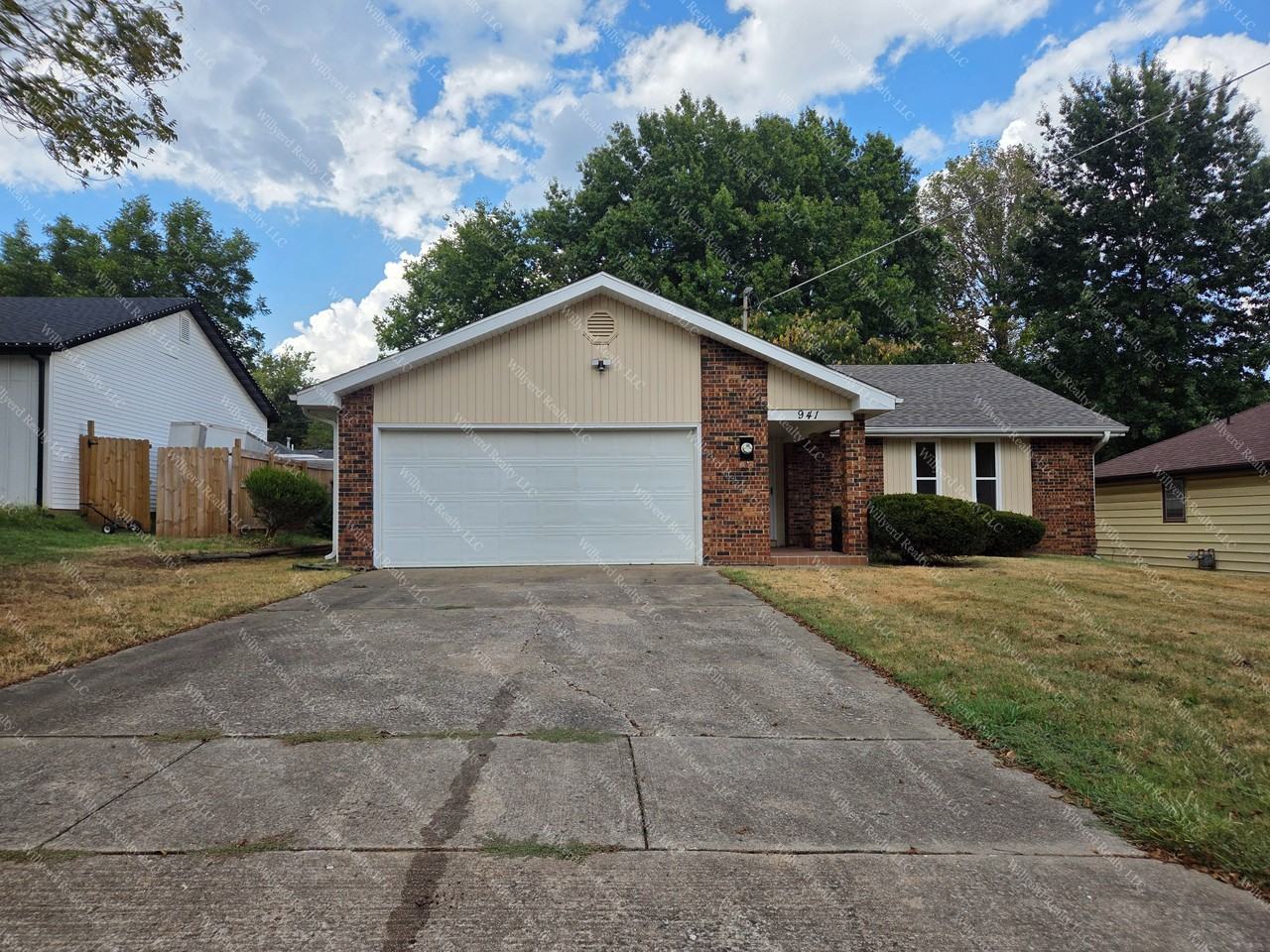 941 W Glenwood St - Photo 2 of 22