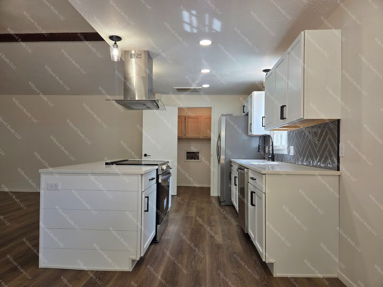 941 W Glenwood St - Photo 5 of 22