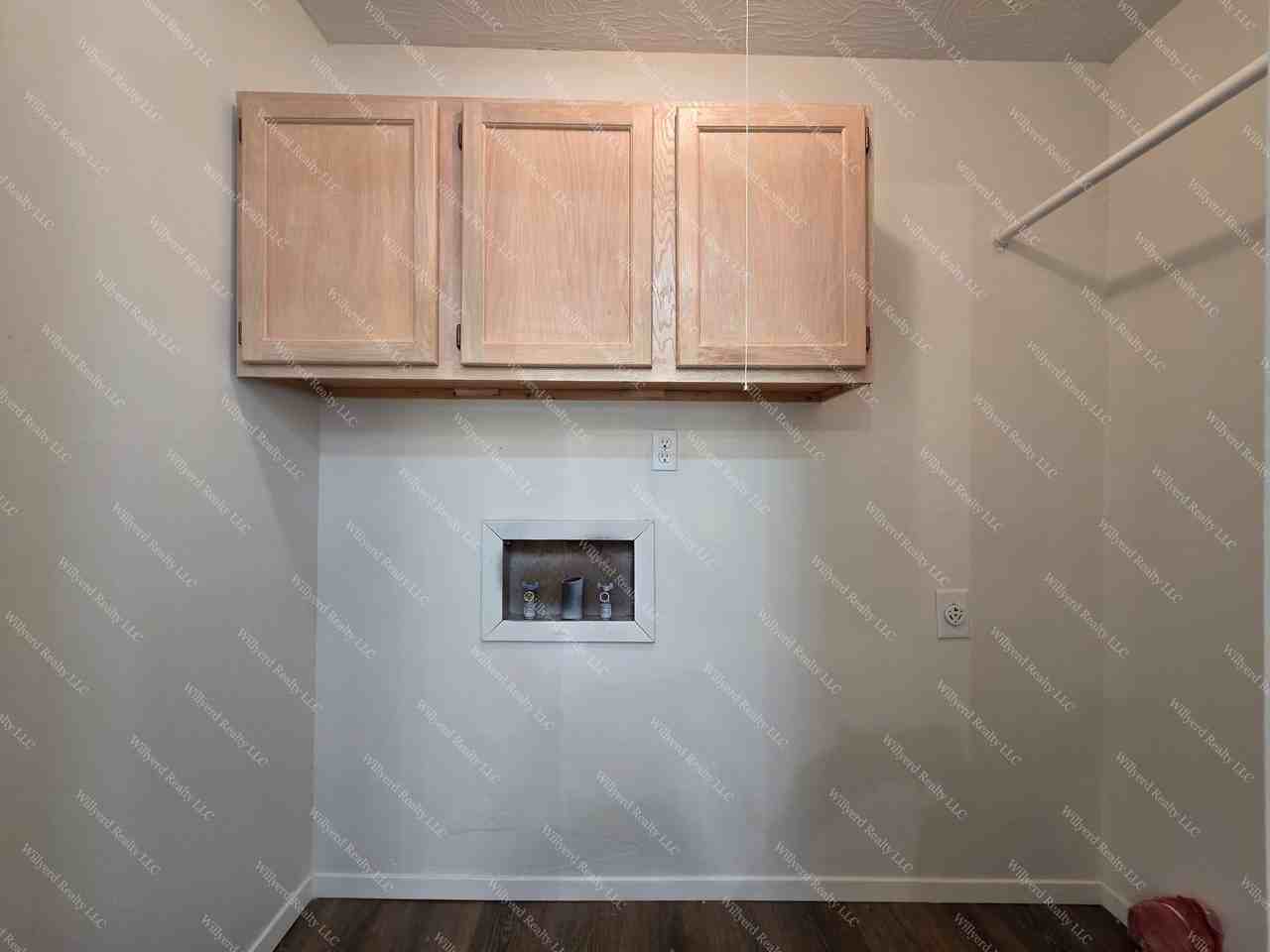 941 W Glenwood St - Photo 6 of 22