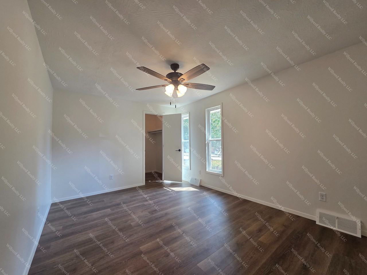 941 W Glenwood St - Photo 7 of 22