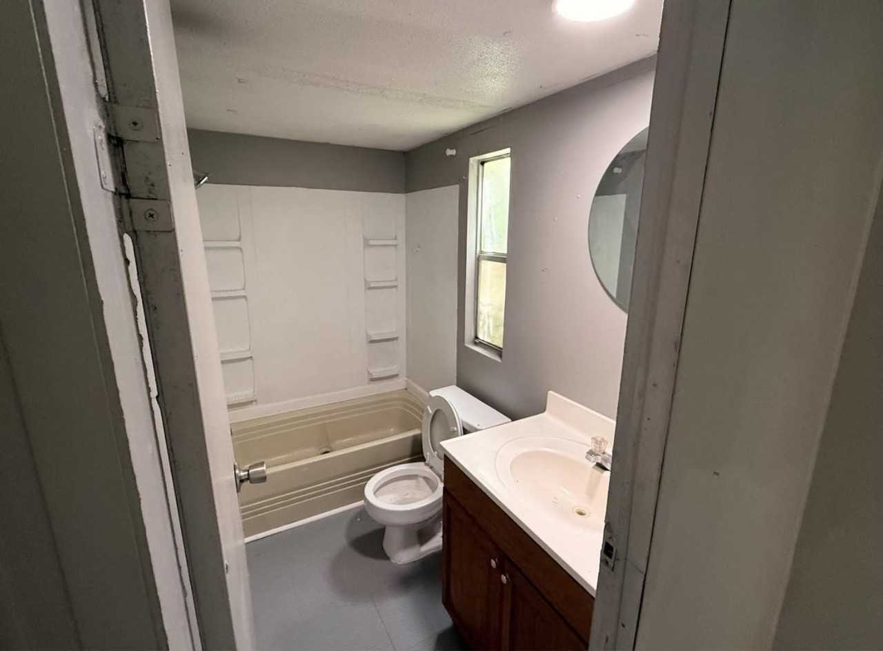 521 E Veterans Memorial Blvd - Photo 2 of 10
