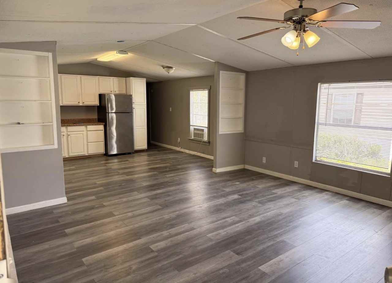 521 E Veterans Memorial Blvd - Photo 6 of 10