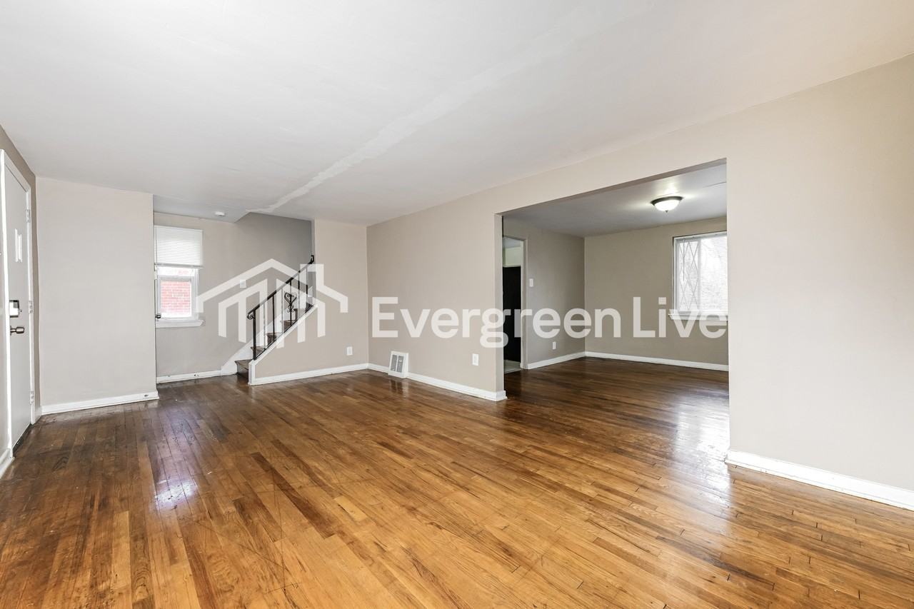 919 Elizabeth St - Photo 2 of 15