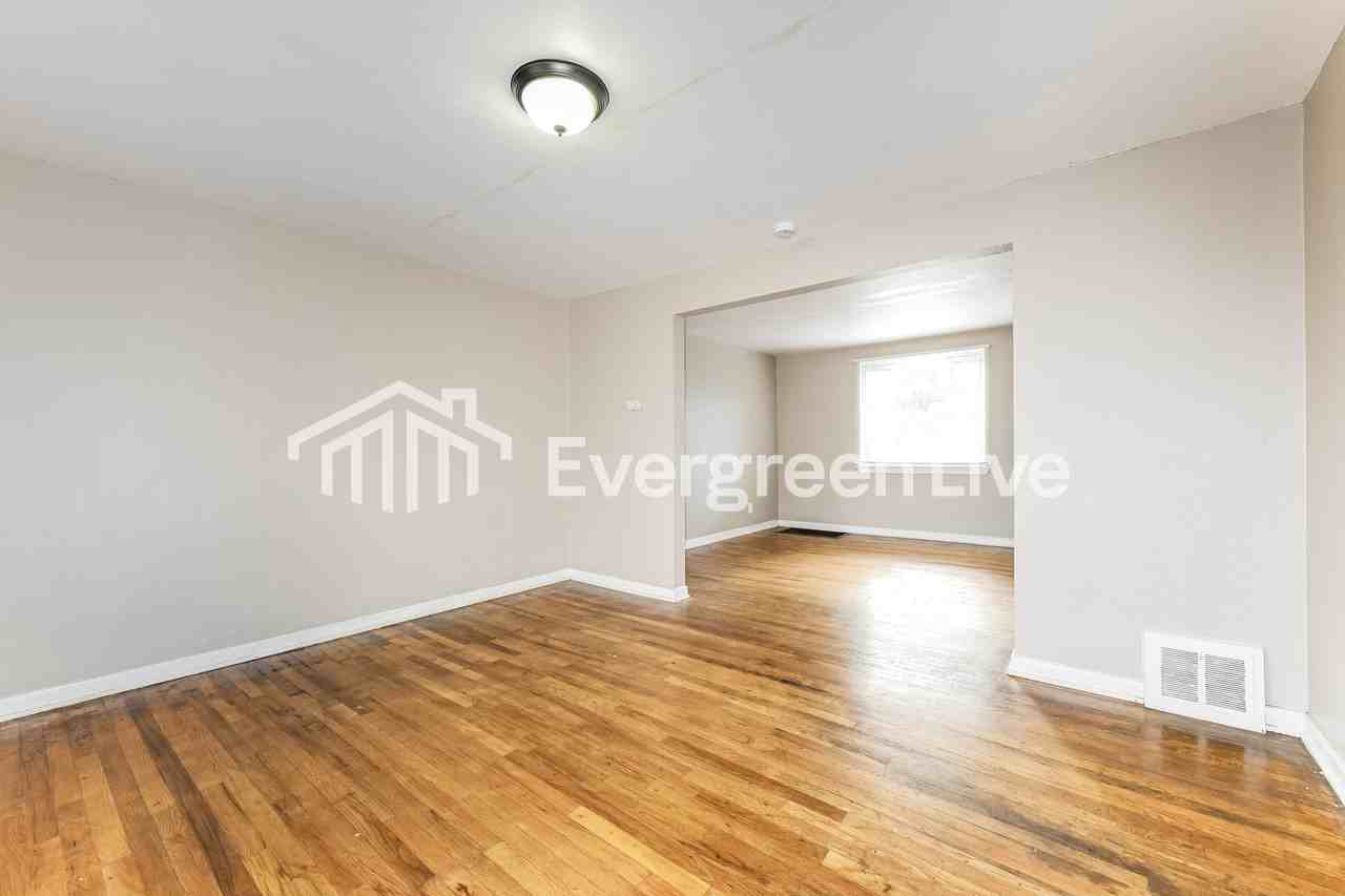 919 Elizabeth St - Photo 7 of 15